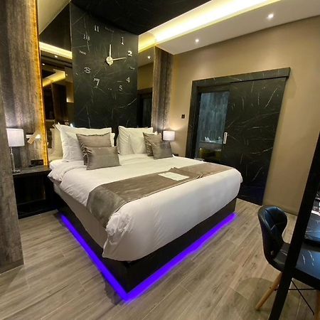 De Paris Hotel Медан Екстериор снимка