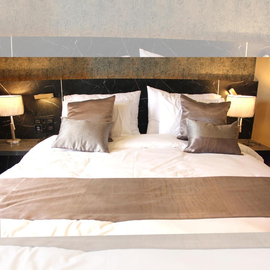 De Paris Hotel Медан Екстериор снимка