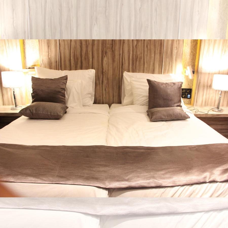 De Paris Hotel Медан Екстериор снимка