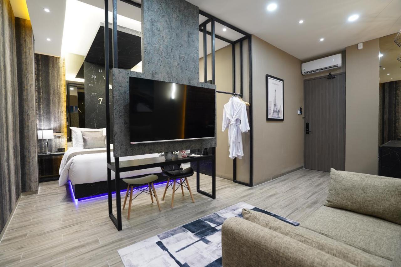 De Paris Hotel Медан Екстериор снимка