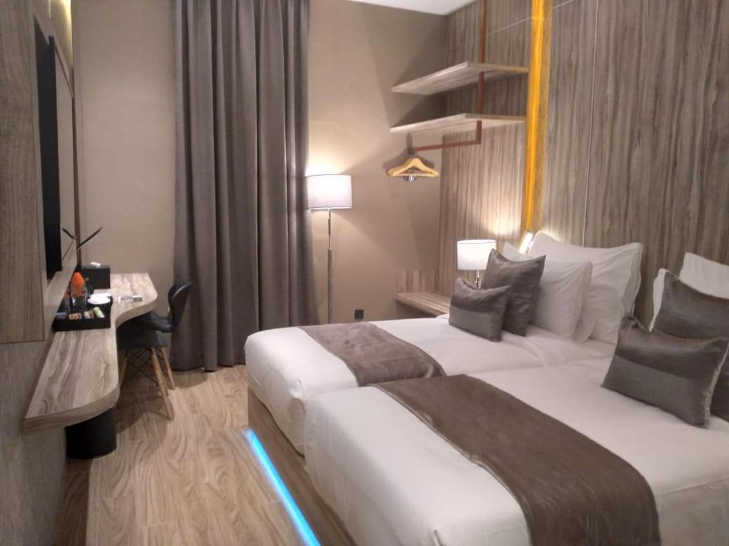 De Paris Hotel Медан Екстериор снимка