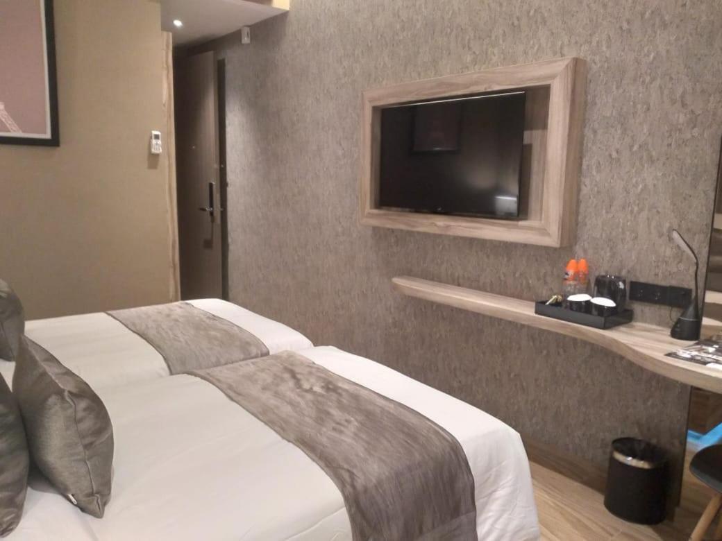 De Paris Hotel Медан Екстериор снимка