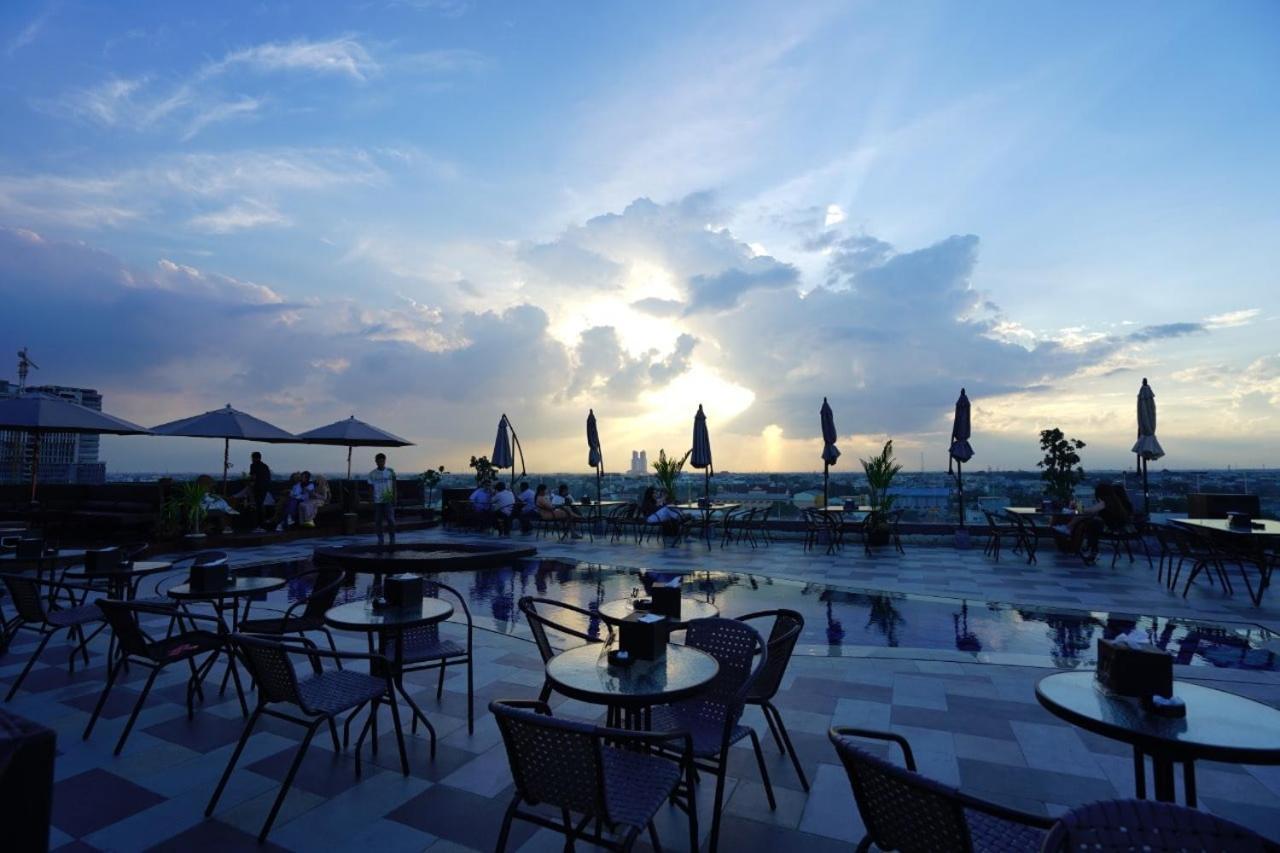 De Paris Hotel Медан Екстериор снимка