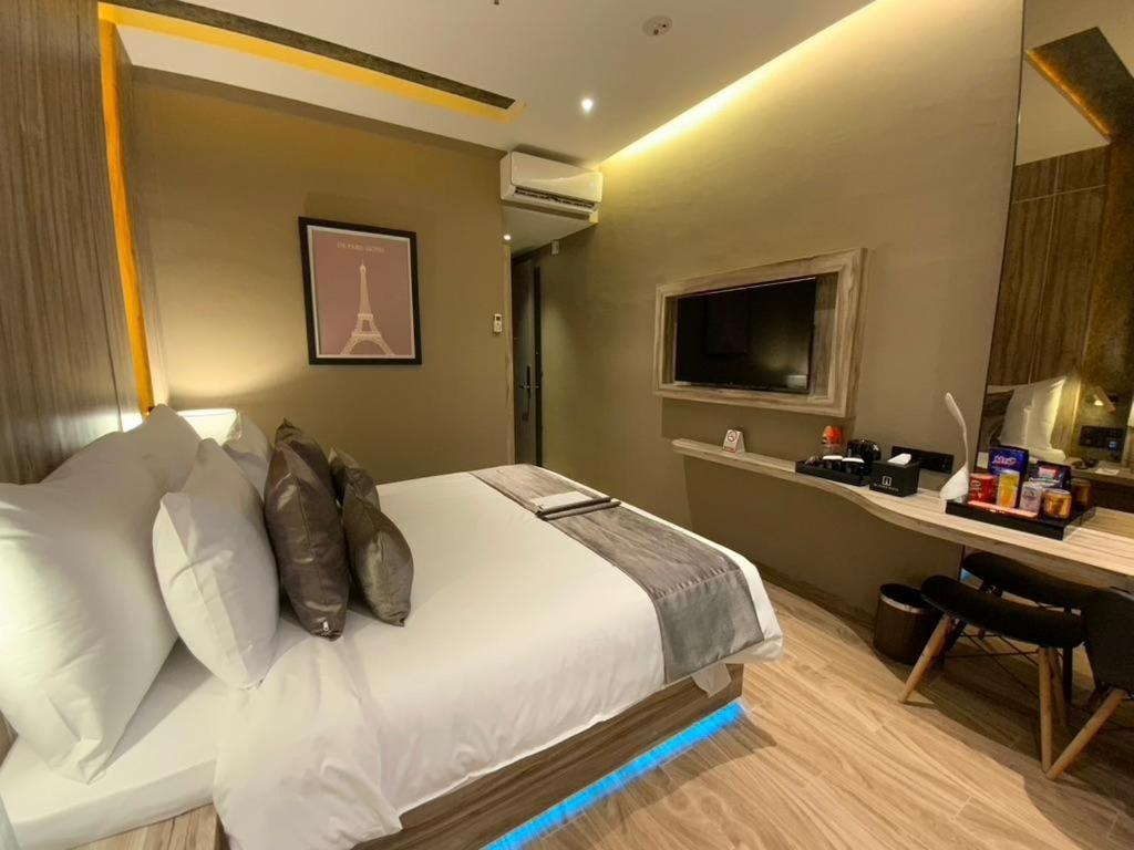 De Paris Hotel Медан Екстериор снимка