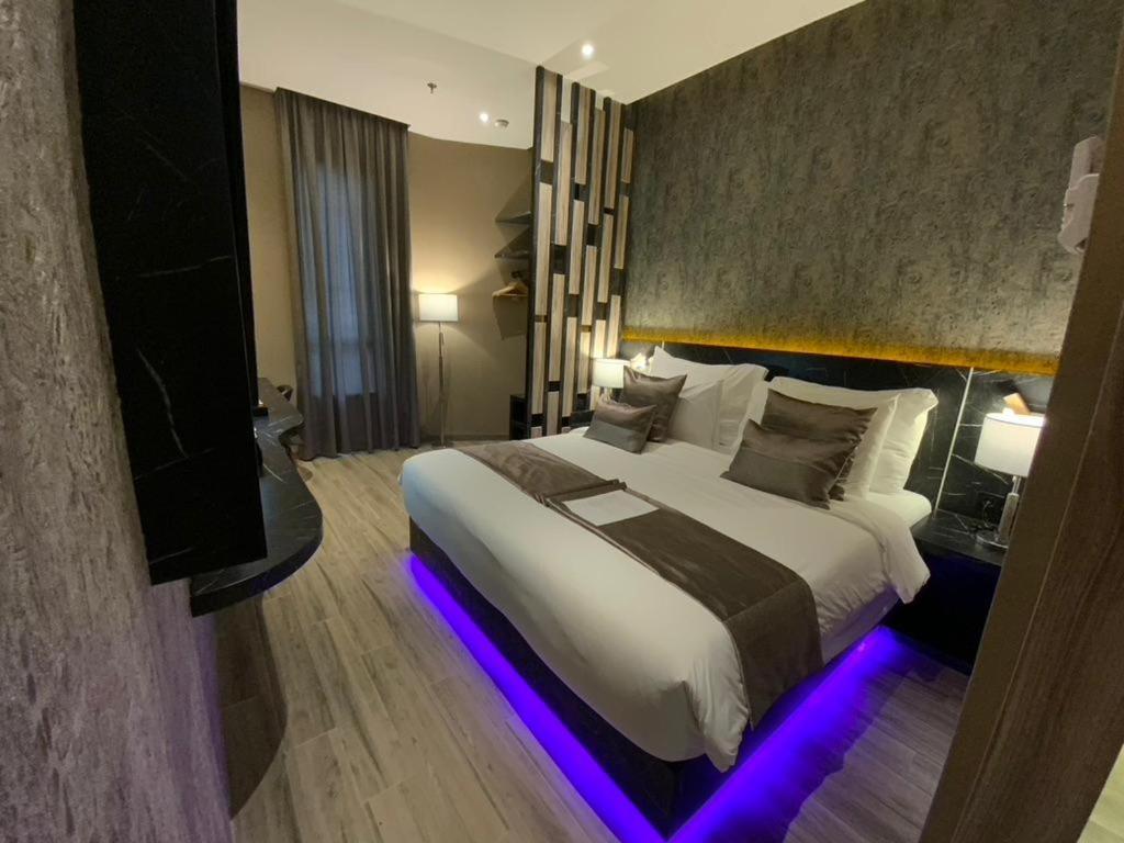De Paris Hotel Медан Екстериор снимка