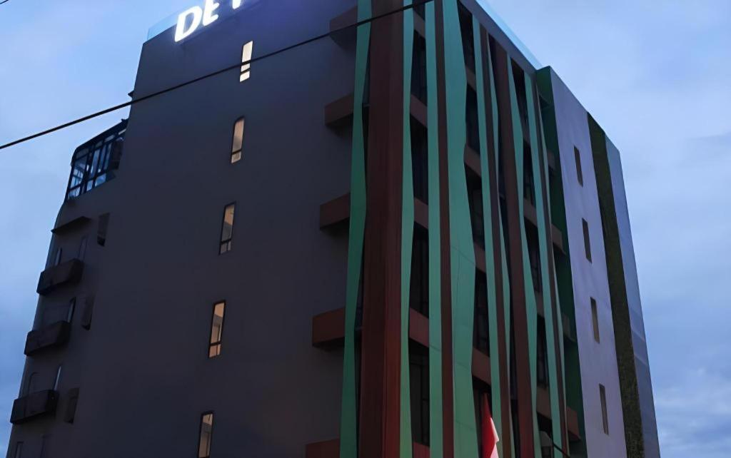 De Paris Hotel Медан Екстериор снимка